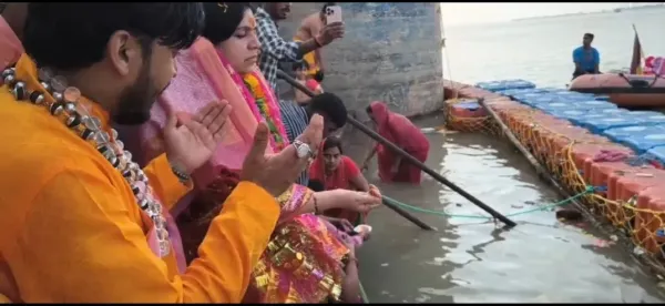 माजी IAS दिव्या मित्तल यांनी विंध्याचल धाम येथे दर्शन आणि पूजा केली, मिर्झापूरशी आत्म्याचे नाते सांगितले.