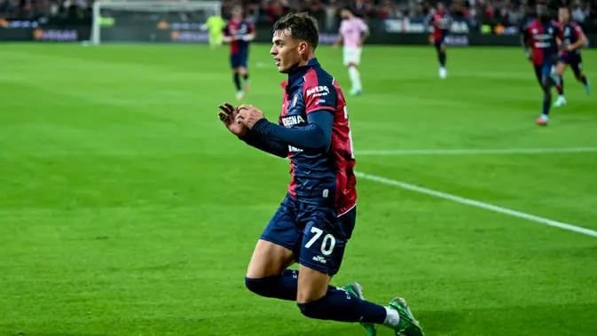 Cagliari Vs Juventus Daniel Maldini dari Cagliari melakukan selebrasi setelah mencetak gol pada pertandingan Serie A antara Cagliari dan Juventus, di Cagliari, Italia, Senin (12-102-2026) dini hari WIB. (Gianluca Zuddas/LaPresse via AP)