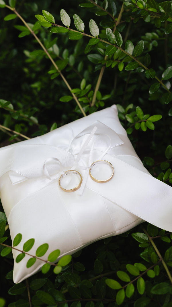 Gold Wedding Rings: Elegance