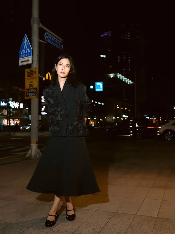 Potret Dian Sastrowardoyo saat Menghadiri World Premiere Laut Bercerita di Busan Film Festival (BIFF) 2026 Potret Dian Sastrowardoyo saat menghadiri world premiere Laut Bercerita di Busan Film Festival (BIFF) 2026 (Foto: imanbrain dari Instagram @therealdisastr)