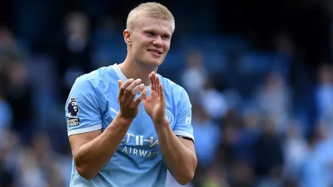 Erling Haaland Penyerang Manchester City asal Norwegia, Erling Haaland (nomor punggung 9), memberikan tepuk tangan kepada para penggemar usai pertandingan sepak bola Liga Premier Inggris antara Manchester City dan Coventry City di Stadion Etihad, Manchester, Inggris barat laut, pada 5 September 2026.<br>(PETER POWELL/AFP)