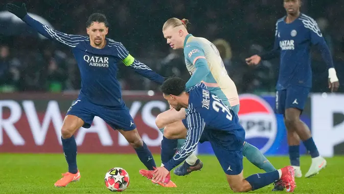 Hasil ini membawa PSG ke posisi ke-22 dengan 10 poin. Sementara, Man City melorot ke peringkat ke-25 dengan delapan angka. The Citizens kini terancam tersingkir lebih cepat di Liga Champions. (AP Photo/Michel Euler)