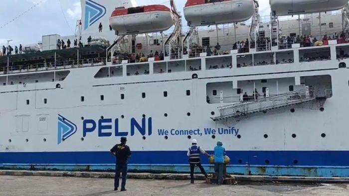 JADWAL KAPAL PELNI - Salah satu kapal Pelni bersandar di Pelabuhan Manokwari, Papua Barat, Sabtu (21/12/2024) sore. TribunPapuaBarat.com/Rachmat Julaini