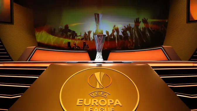 Liga Europa Ilustrasi Logo dan trofi Liga Europa. (AFP/Valery Hache)