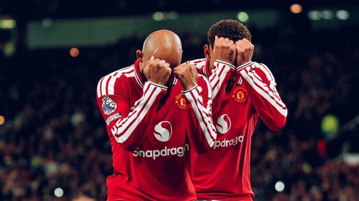 SELEBRASI MU - Pemain Manchester United (MU), Bryan Mbeumo (kiri) dan Matheus Cunha (kanan) merayakan gol ke gawang Tottenham Hotspur dalam laga Liga Inggris 2026/2027 di Stadion Old Trafford, Manchester, Inggris, Sabtu (10/10/2026) malam WIB. MU bermain imbang 1-1 dan tertahan di peringkat ke-12 klasemen sementara liga.