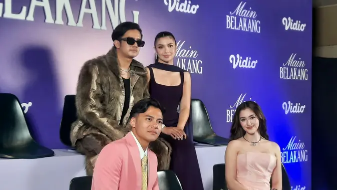 Para pemain series Main Belakang spill karakter masing-masing pemain. (Liputan6.com/Qorry Layla Aprianti)