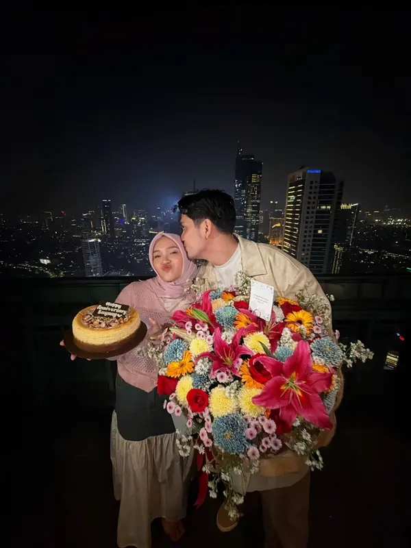 Nabila Ellisa dan Ilyas Bachtiar rayakan empat tahun pernikahan (credit: instagram.com/nabilaellisa) Nabila Ellisa dan Ilyas Bachtiar rayakan empat tahun pernikahan (credit: instagram.com/nabilaellisa)