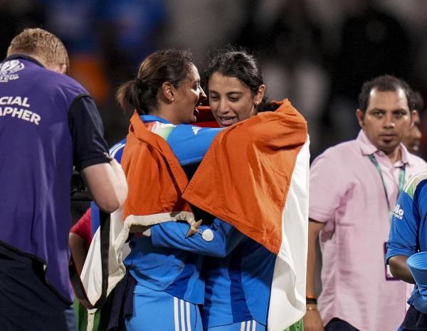 Indian cricket witnessed an encore of the fan toxicity that had characterised the rivalry between Virat Kohli and Rohit Sharma’s supporters as she stepped into Harmanpreet’s shoes. 