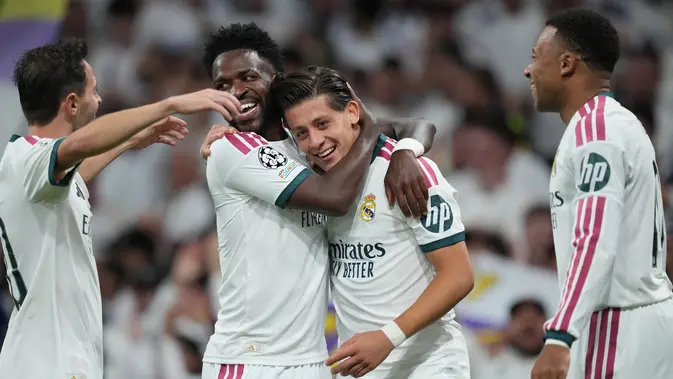 Real Madrid Pemain Real Madrid, Arda Guler (tengah kanan), merayakan gol dalam pertandingan Liga Champions melawan RB Leipzig di Madrid, Spanyol, Kamis (22/10/2026). (AP Photo/Bernat Armangue)