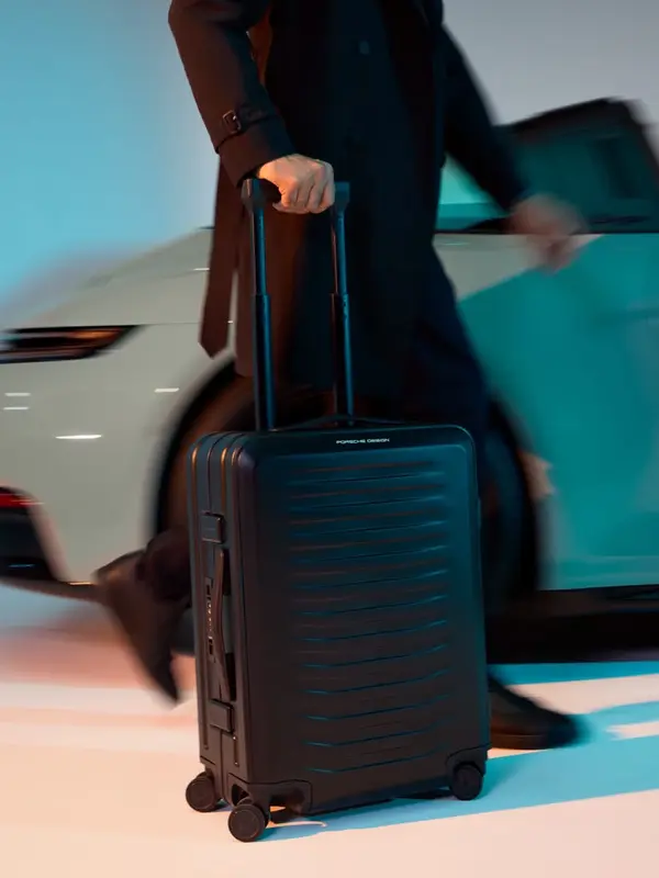 Exclusive Preview of BRICS x Porsche Design Travel Collection Koleksi koper traveling Roadster Hardcase dari Porsche Design dengan desain sporty dan fitur fungsional di Porsche Centre, Jakarta. (23/10/2026). (dok. MAP)