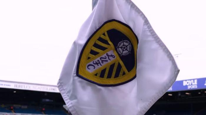 BENDERA LEEDS UNITED -