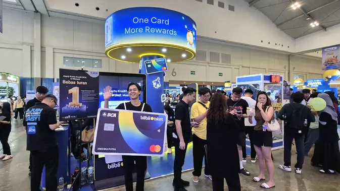 Booth Kartu Kredit BCA Blibli Tiket Mastercard di BCA Expo 2026. (Fimela.com/Laura Adelia)