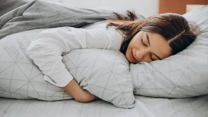 Ilustrasi tidur tengkurap Ilustrasi tidur tengkurap. (Photo created by senivpetro on www.freepik.com)