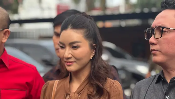 Sarwendah Sarwendah di Pengadilan Negeri Jakarta Selatan (© KapanLagi.com/Fikri Alfi Rosyadi)