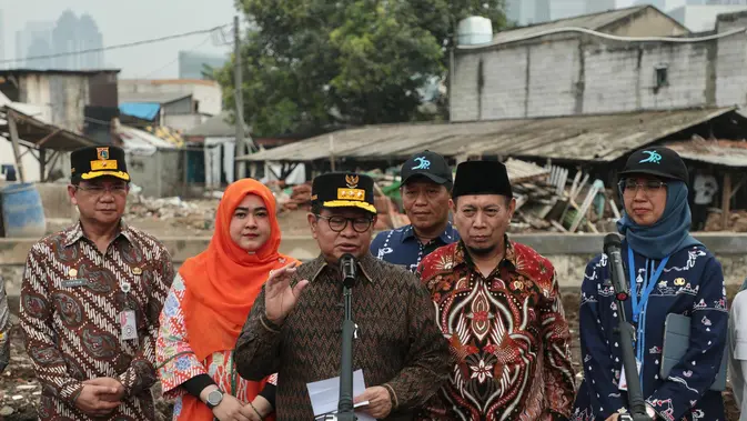 Gubernur DKI Jakarta Pramono Anung usai meninjau pekerjaan normalisasi Kali Mampang Segmen Poncol, Kuningan Barat, Jakarta Selatan, Kamis (29/10/2026). Gubernur DKI Jakarta Pramono Anung usai meninjau pekerjaan normalisasi Kali Mampang Segmen Poncol, Kuningan Barat, Jakarta Selatan, Kamis (29/10/2026). (Foto: Pemprov DKI Jakarta)