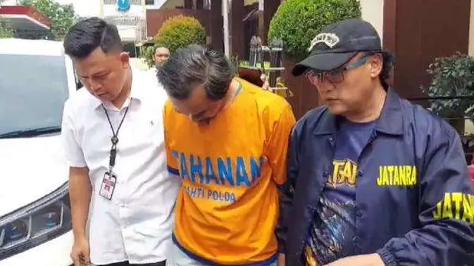  Drama Emosional Prarekonstruksi Pembunuhan Ibu dan Anak di Madiun Pelaku pembunuhan Ibu dan anak di Madiun lakukan Prarekontruksi (Istimewa)
