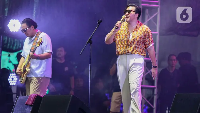 Penampilan David Bayu di Joyland Festival Jakarta 2023 Naif (Liputan6.com/Herman Zakharia)