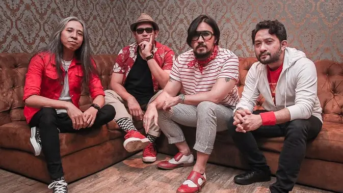 Emil dan Pepeng Hengkang, Ini 6 Momen Kompak Band Naif Usai 25 Tahun Bersama Naif Band. (Instagram/@davidbayudj)