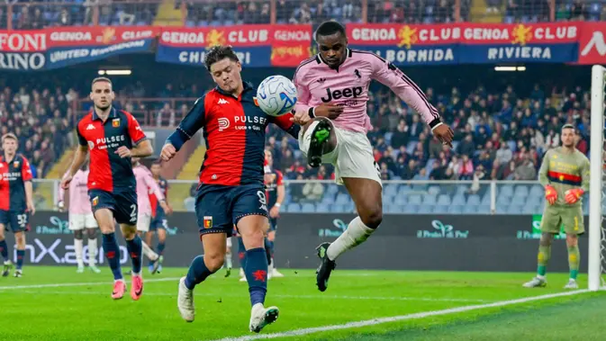 Genoa Vs Juventus Vitinha dari Genoa (kiri) dan Pierre Kalulu dari Juventus berebut bola dalam pertandingan Serie A antara Genoa dan Juventus di Genoa, Italia, Kamis (29-10-2026). (Tano Pecoraro/LaPresse via AP)