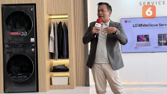 Department Leader of LG Service Indonesia, Rokhim, saat konferensi pers LG WhiteGlove Service di Jakarta. Liputan6.com/Iskandar