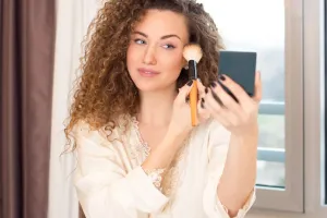 Má Hồng Cho Mái Tóc Nâu