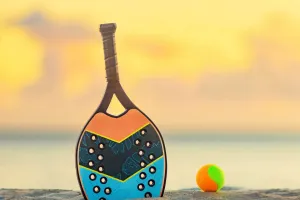 Güneş, Kum ve Raket