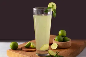 Apă de lămâie cu mentă