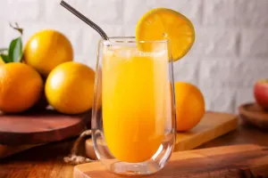 Pha nước cam tươi tại nhà