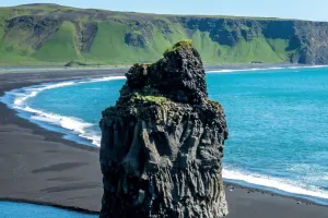 Schwarzer Sandstrand