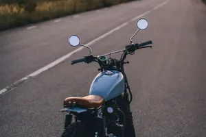 Berkendara di Bawah Matahari