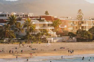 Keindahan Noosa Main Beach