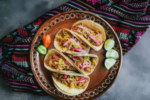 Bánh taco gà Adobo