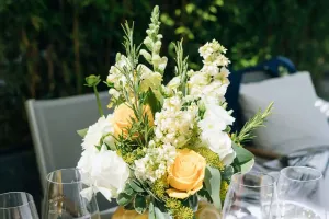 Mẹo Trang Trí Hoa Với Bàn Ăn