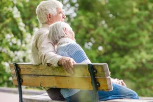Bên người cao tuổi ý nghĩa
