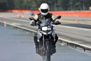 Rouler sous la pluie