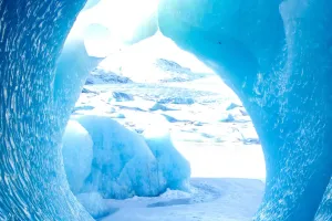 Vẻ đẹp hang băng Iceland