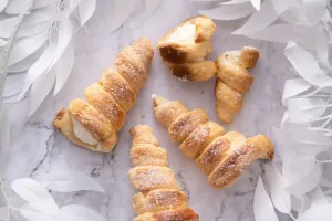 Rulouri cu cremă de căpșuni