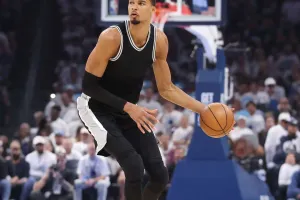 Spurs empatan la serie