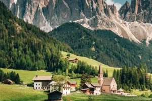 Keindahan Val di Funes