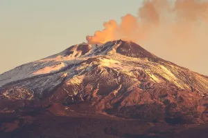 Etna yine patladı