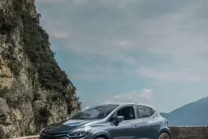 Renault Clio vs Toyota Yaris